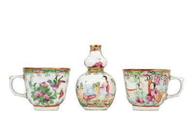 Lot 503 - A Chinese Canton porcelain teapot, 19th century.