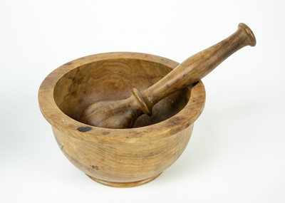 Lot 345 - A collection of treen items.