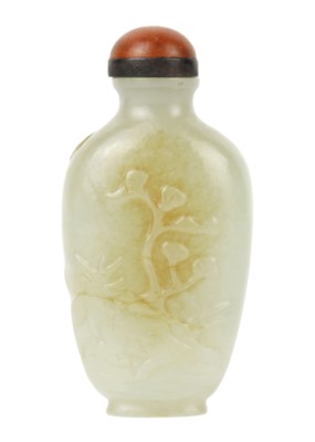 Lot 528 - A Chinese jade snuff bottle, Qing Dynasty, 19th century.