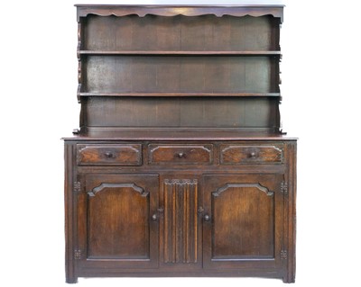 Lot 609 - An early 20th century oak dresser.