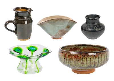 Lot 394 - A collection of studio pottery.