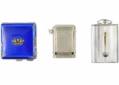 Lot 56 - A selection of three purse watches.