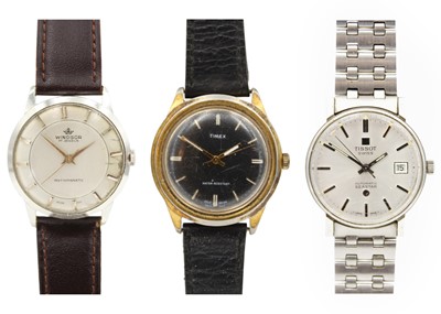 Lot 251 - A selection of three gentleman's wristwatches.