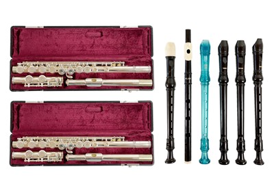 Lot 208 - Flutes and recorders.