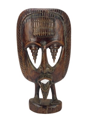 Lot 194 - An African carved wood carved mask.