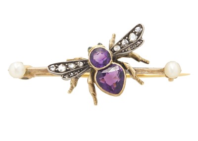 Lot 224 - A SUFFRAGETTE BROOCH - In the form of a bee.