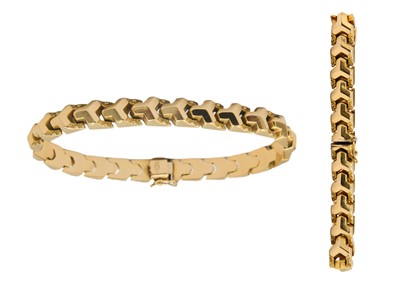 Lot 9 - An 18ct Italian geometric link bracelet.