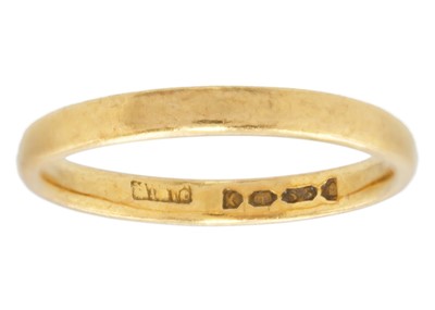 Lot 14 - A 22ct hallmarked gold band ring.