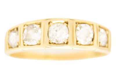 Lot 16 - An 18ct diamond set five-stone ring.