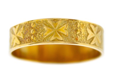 Lot 20 - An 18ct band ring with Maltese cross design.