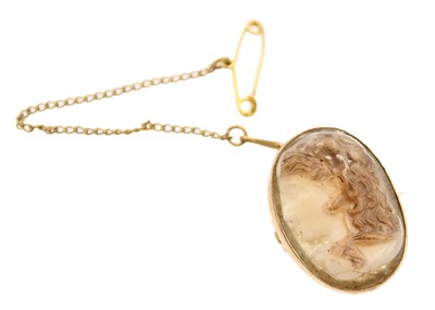 Lot 42 - A sardonyx cameo rose gold mounted brooch, possibly Georgian.
