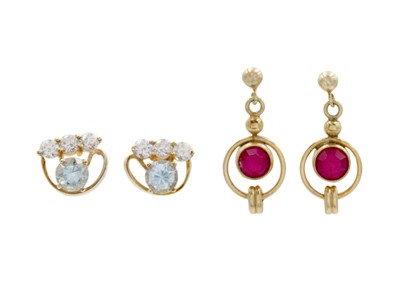 Lot 50 - Two pairs of 9ct gem set earrings.