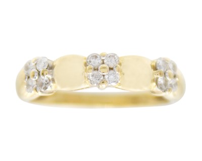 Lot 54 - An 18ct diamond set band ring.