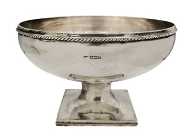 Lot 93 - A good George V silver pedestal bowl by Mappin & Webb.