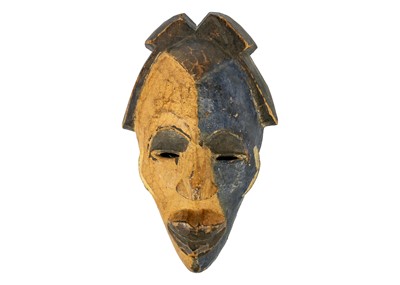 Lot 193 - An African wood carved mask.