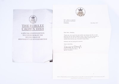 Lot 186 - Two cased crown coin inset Royal Commemorative silver dishes.