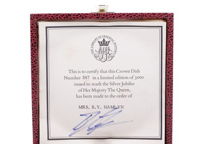 Lot 186 - Two cased crown coin inset Royal Commemorative silver dishes.