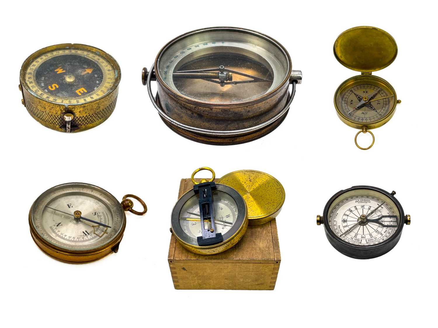 320 Compass Lot 320 - A brass dip needle compass.