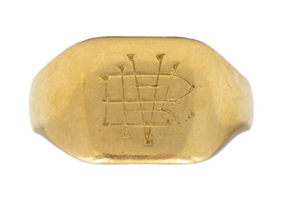 Lot 88 - An 18ct gentleman's signet ring.