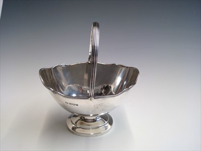 Lot 2020 - Walker & Hall silver footed sugar bowl...