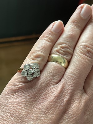 Lot 228 - An exquisite Art Deco 18ct gold and platinum diamond set floral design ring.