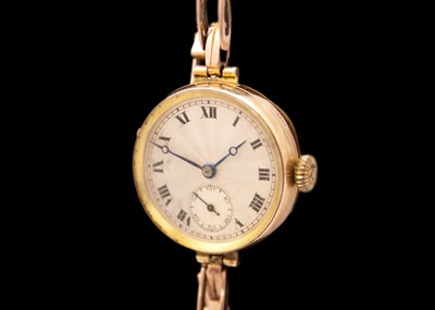 Lot 122 - A 9ct early 20th century lady's manual wind wristwatch with 9ct expanding bracelet.