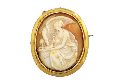 Lot 102 - An Edwardian 15ct mounted shell cameo brooch.