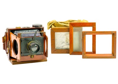 Lot 109 - A Shew & Co Patent Eclipse folding mahogany plate camera.