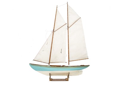 Lot 32 - A 4ft 9" pond yacht by W E Phillips Isles of Scilly.