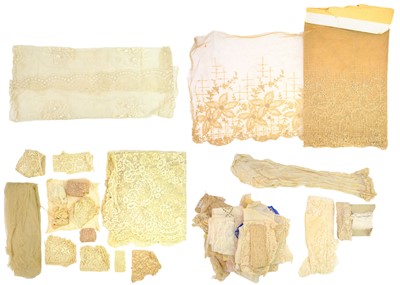 Lot 527 - A collection of various fine lace.