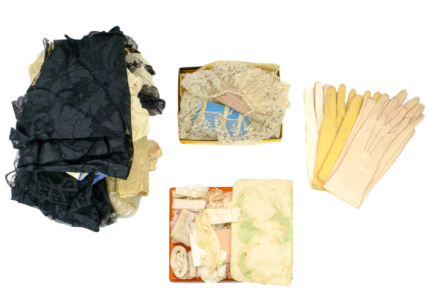 Lase Collection Lot 510 - A collection of various lace.