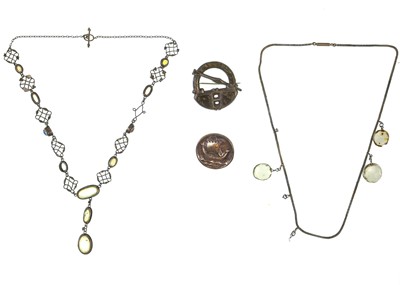 Lot 289 - A selection of silver jewellery.