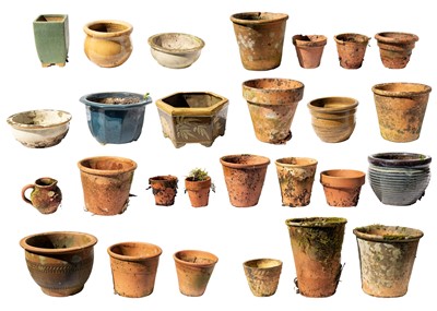 Lot 529 - A selection of plant pots.