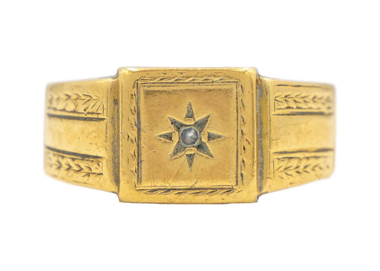 Lot 145 - A heavy 18ct gentleman's signet ring star
