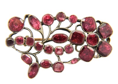 Lot 183 - A Georgian silver foiled garnet flower brooch.