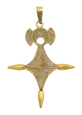 Lot 187 - A high-purity gold (tests 18ct) filigree pendant.