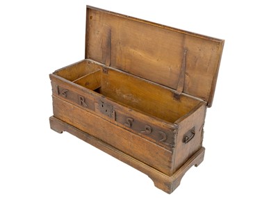Lot 1655 - A small oak coffer.