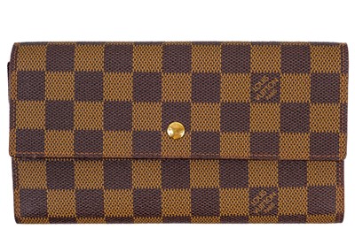 Lot 326 - LOUIS VUITTON - A Damier Ebene Sarah wallet.