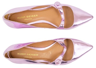 Lot 331 - A pair of Kurt Geiger Melissa leather metallic pink pumps size 41.