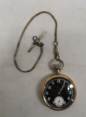 Lot 11 - A WWII British Army GTSP pocket watch, Broad...