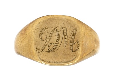 Lot 228 - A 9ct gentleman's signet ring.