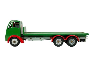 Lot 745 - Shackleton Toy boxed Mechanical Foden F.G. Flatbed Vehicle