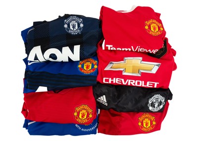 Lot 933 - Manchester United Official Merchandise - Football shirts x9 different