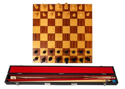 Lot 1346 - A boxwood and ebony weighted chess set.