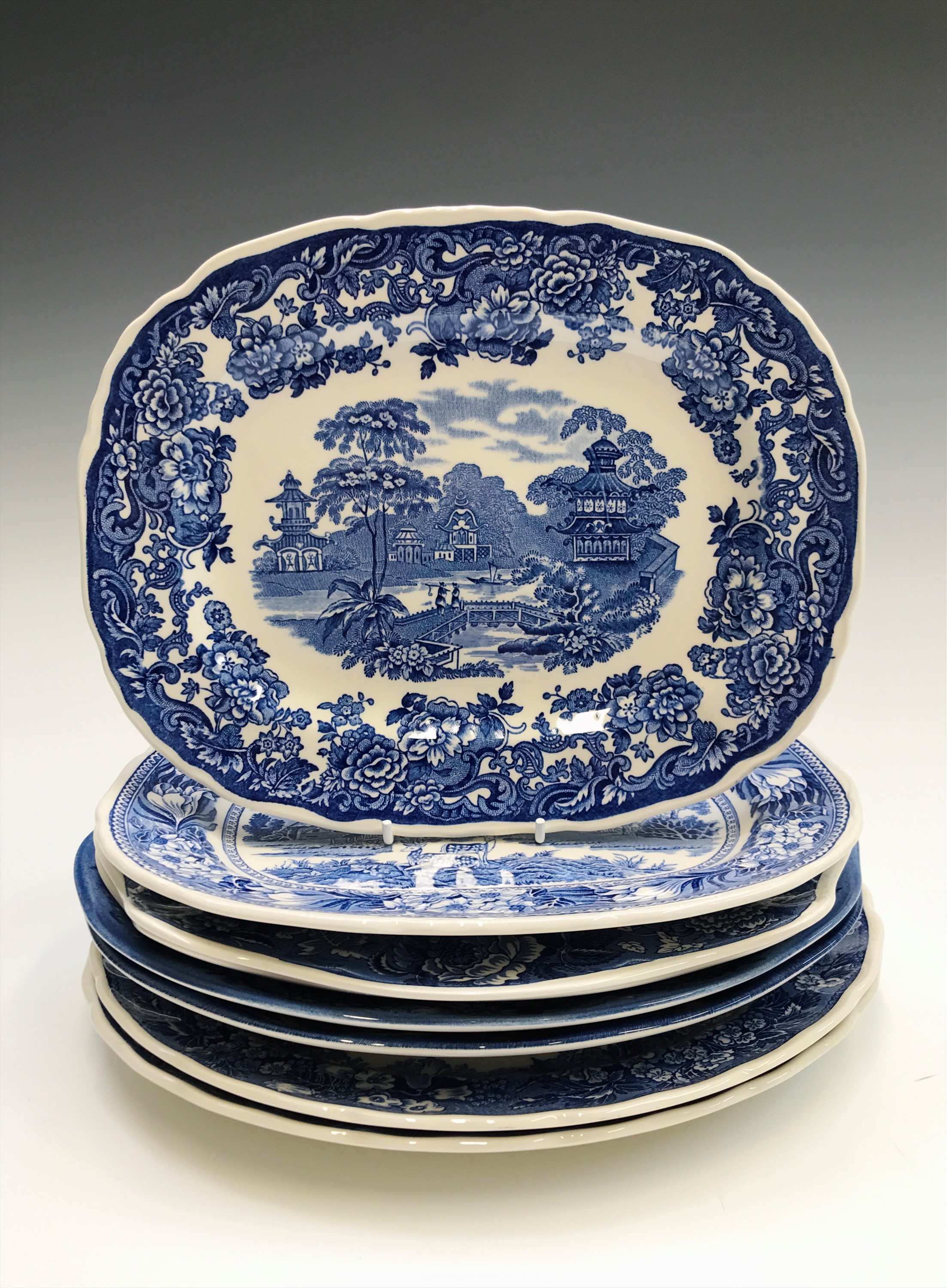 Lot 989 Eight Blue And White Wedgwood Queensware lot-989-eight-blue-and-white-wedgwood-queensware