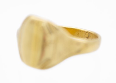 Lot 2 - A high-purity gold (tests 14ct) gentleman's signet ring.