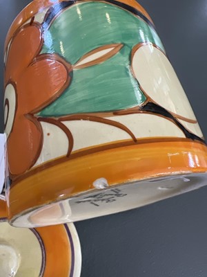Lot 141 - A Clarice Cliff Floreat pattern preserve pot and cover.