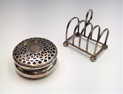 Lot 2022 - An Edwardian pierced silver potpourri box...