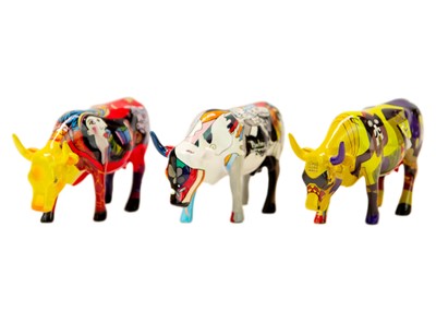 Lot 23 - Three Cow Parade Figurines