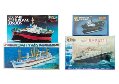 Lot 822 - Un-made Plastic Model Kits - ships / boats (x4)